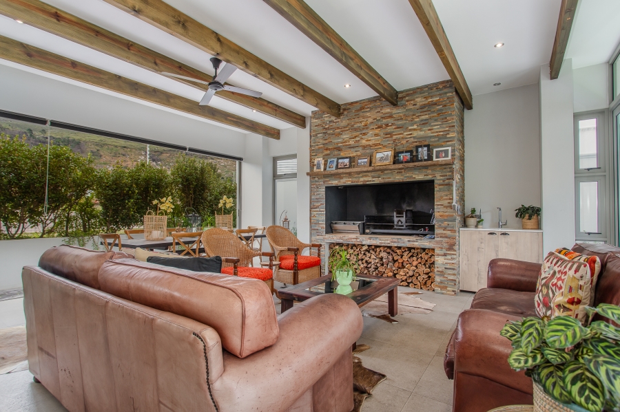 4 Bedroom Property for Sale in Lemoenkloof Western Cape